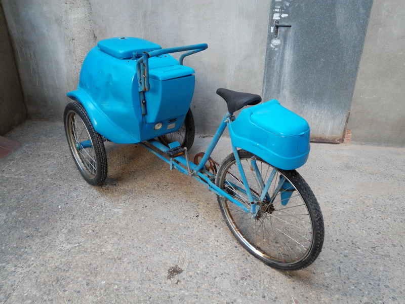 bici carro helados metal plastico rueda 2punto50-19 2u 54-571 1u 103x215x80 (86eu.) 1u